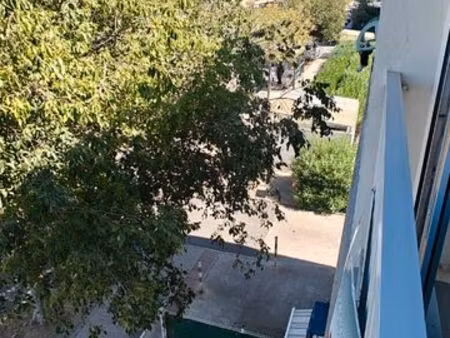 100 mètres de la cure thermale