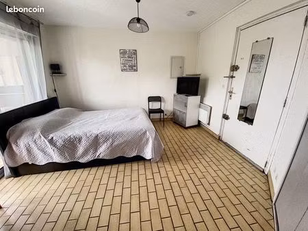 studio avec parking privé