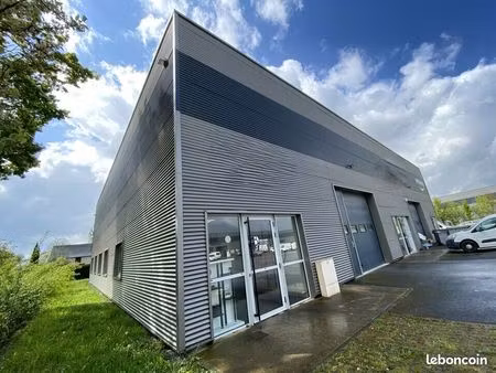 local d'activité 443 m²