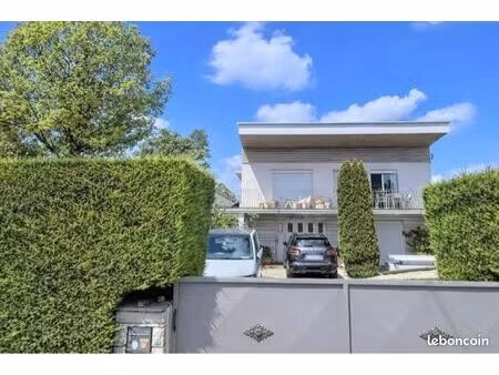 grande maison familiale – 2 niveaux – garage – terrain 950 m² – belleneuve