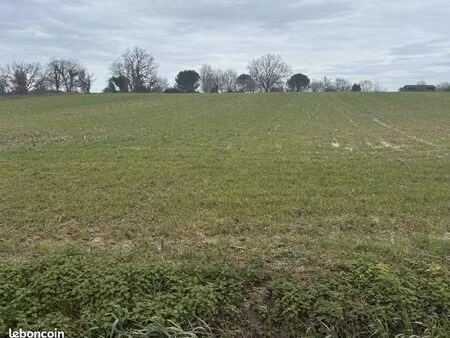 terrain 670 m² montpouillan