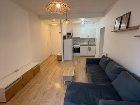 t2 meublé entièrement rénové – bourg-des-comptes