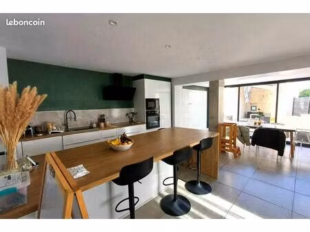 immeuble 7 pièces 222 m²