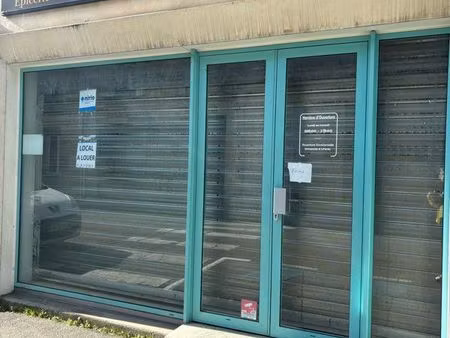 immeuble avec local commercial et appartement