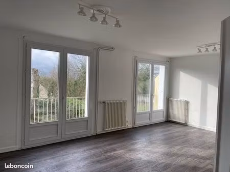 appartement t4 lumineux avec balcon et garage