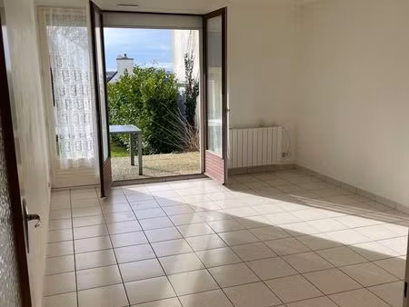 lumineux t3 en rez de jardin avec terrasse et garage