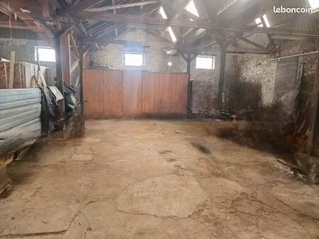 ◊ stockage sécurisé 40 m² hangar accès utilitaire montaignac