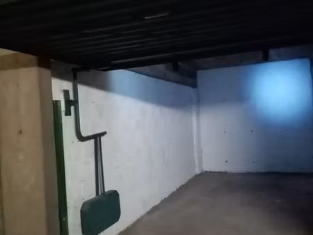 place leclerc - garage ferme 14 m2 à 65 /mois