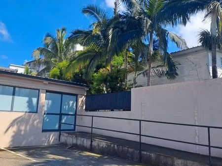 local professionnel au tampon