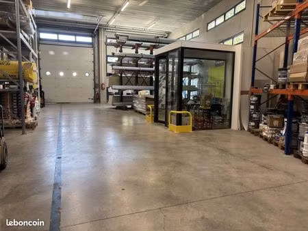 local d'activité 1 565 m²