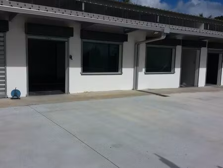 local commercial/professionnel 107 m2 à grande montée ste marie