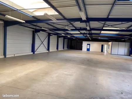 local 645 m² veauche