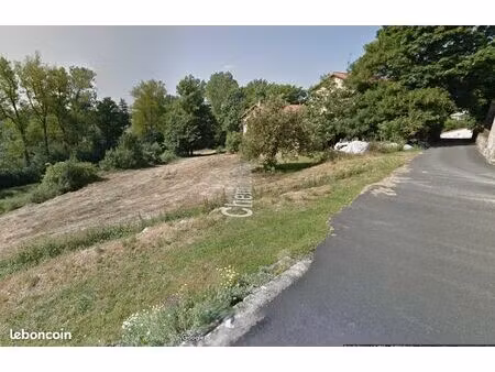 lapte - 2 parcelles de 1865 et 2500 m2 proche bourg