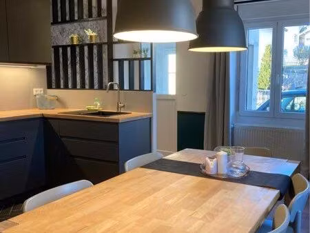 chambre à louer dans appartement entièrement meublé de 5 chambres 150m2