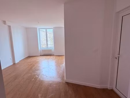 charmant t3 lumineux à louer au cœur de st-héand