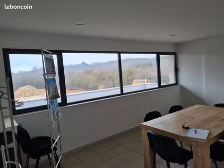 bureau 25m² - avanne-aveney