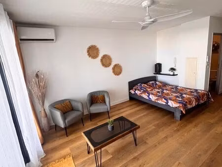 loue très beau et grand studio prêt de fac moufia ste clotilde