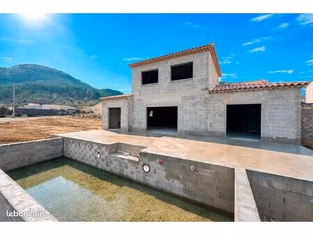 villa 4 pièces 143 m²