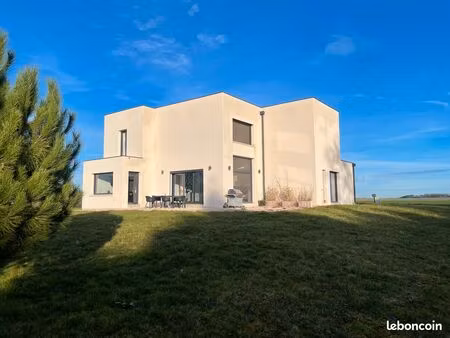 maison contemporaine récente hors lotissement - dpe a