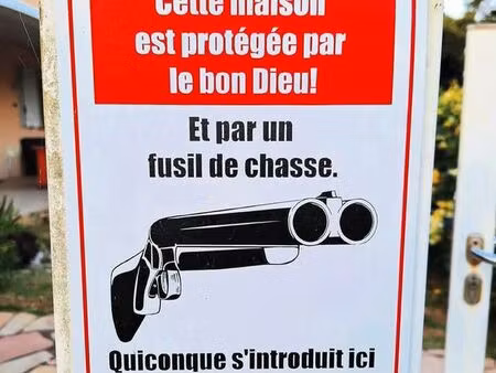 terrain non inondable en partie boisé