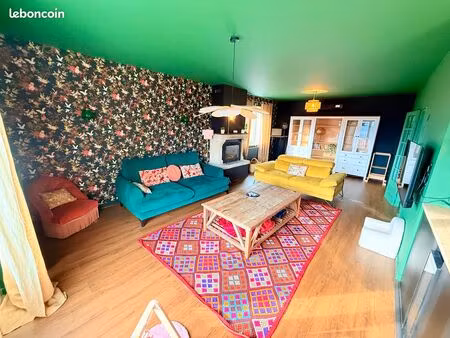 maison meublée 130 50 m² – terrain 3 000 m² – ussac