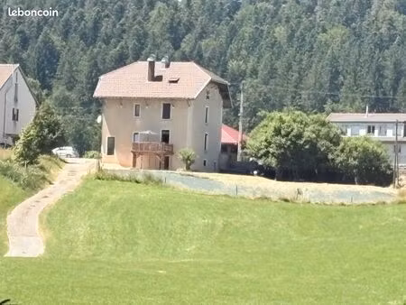 maison comprenant 3 appartements en locatif