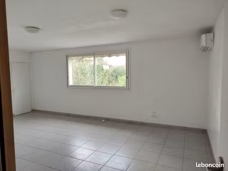 bureau 33 m2 très lumineux