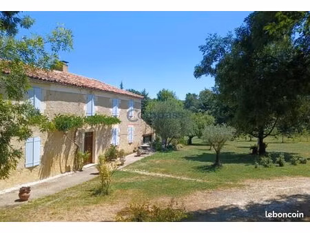 a vendre  15 minutes d'auch  gers: emplacement exceptionnel de rêve au calme  sans voisins