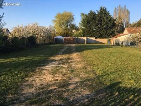 terrain à chartres de 743m2