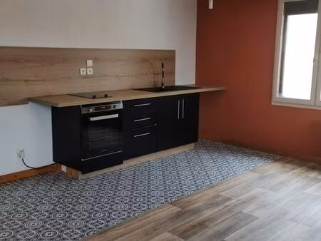 t3 60 m² + cellier 15 m² + parking