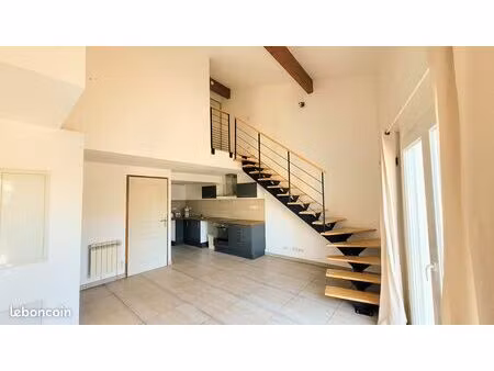 beau t2 moderne en duplex de 38 m²  avec une belle hauteur sous plafond récent  2ème et de