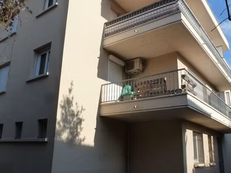appartement t2 de 48m2 avec balcon de 11m2  cave et parking  2ème et dernier étage  ensole