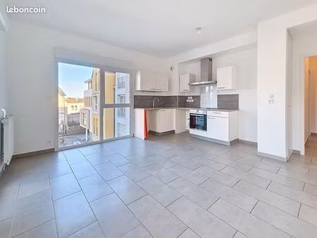 t3 résidence récente - plein centre – ascenseur - parking