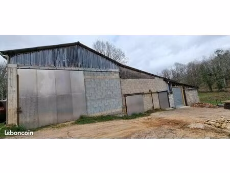 garage  parking  hivernage entrepôt  hangar  grange  dépendance de 360m2