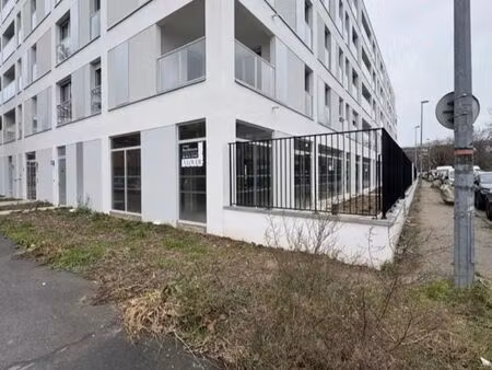 local commercial neuf à louer avec extraction