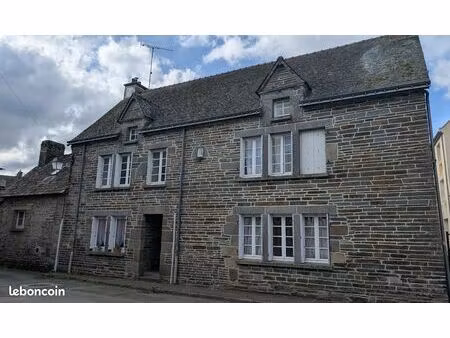 grande maison individuelle en centre bourg de gouarec