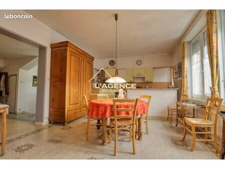 appartement 3 pièces 101 m²