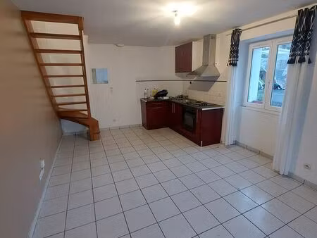 t2 bis en triplex au calme meublé rénové