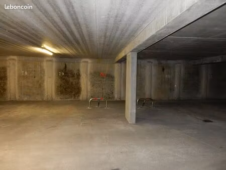 lot de 5 parkings sous-sol à 50m du tram proche aéroport louées