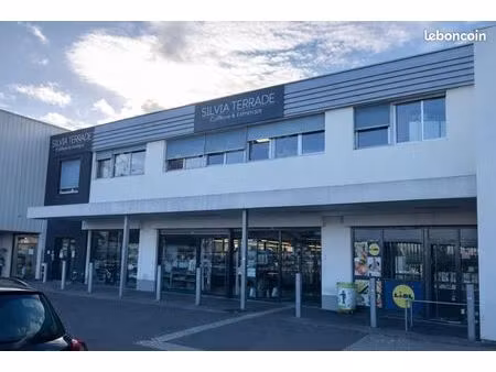 local commercial 868 m²