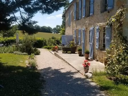 maison en pierre dans le gers