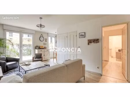 avrillé - t3 de 57 m2 au rez-de-chaussée avec terrasse et parking