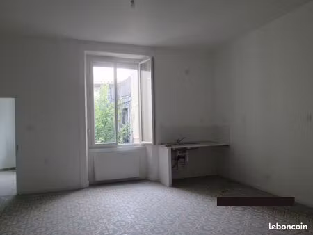 studio lumineux refait à neuf