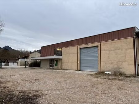 bâtiment avec mezzanine