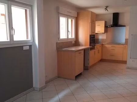 location maison de village