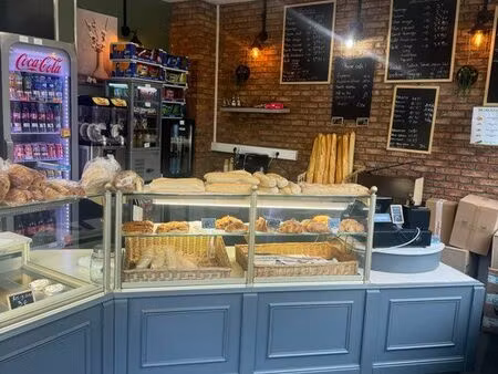 1. “commerce clé en main – point chaud / snacking – terrasse + angle de rue”