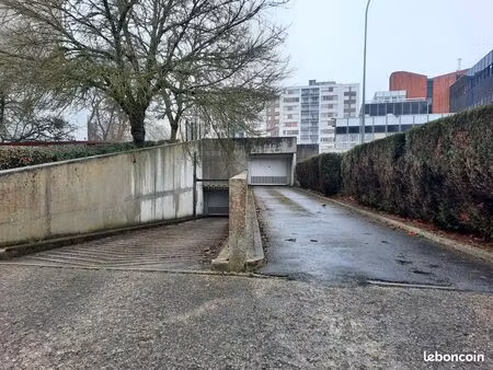 garage box fermé – investissement locatif – beauvais (les champs dolents)