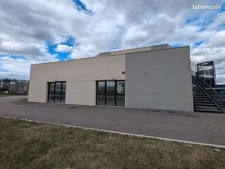 local commercial 111 m² alixan