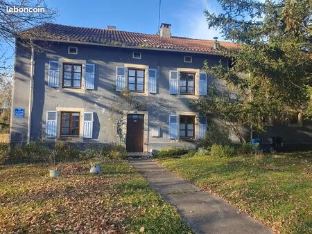 maison 5 pièces  jardin  cour extérieure et dépendances