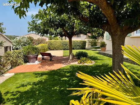 très belle maison 8 pièces  182m2  avec jardin arboré et vue  sur deux niveaux